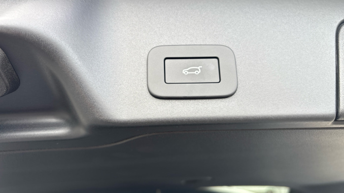 Land Rover Range Rover Evoque 2.0 D200 Hoxton Edition 5dr Auto Diesel Hatchback - Image 41